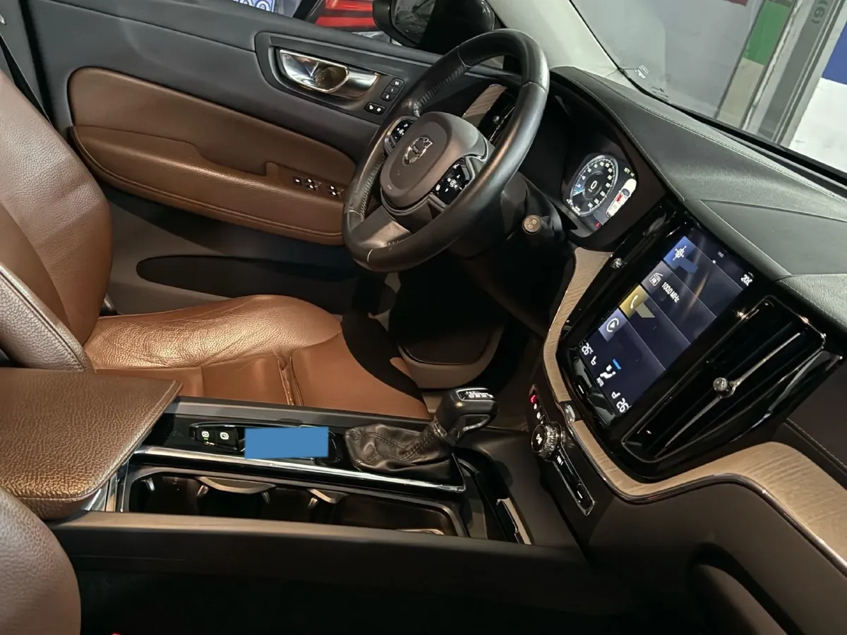 2020 Volvo XC60 2.0T 254HP L4 8AT,autocango,china used car exporter,china ev exporter,chinese used car exporter,chinese used ev exporter