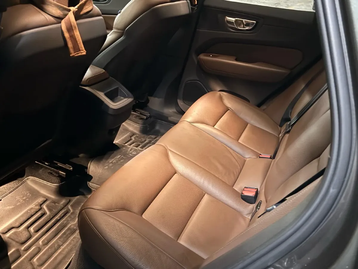 2020 Volvo XC60 2.0T 254HP L4 8AT,autocango,china used car exporter,china ev exporter,chinese used car exporter,chinese used ev exporter