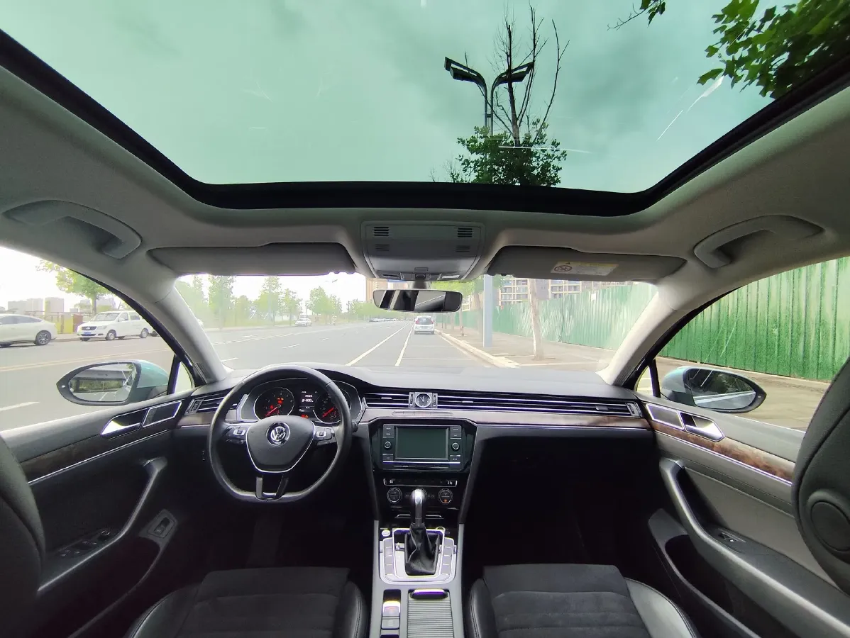 2018 Volkswagen Magotan 1.8T 180HP L4 7DCT,autocango,china used car exporter,china ev exporter,chinese used car exporter,chinese used ev exporter