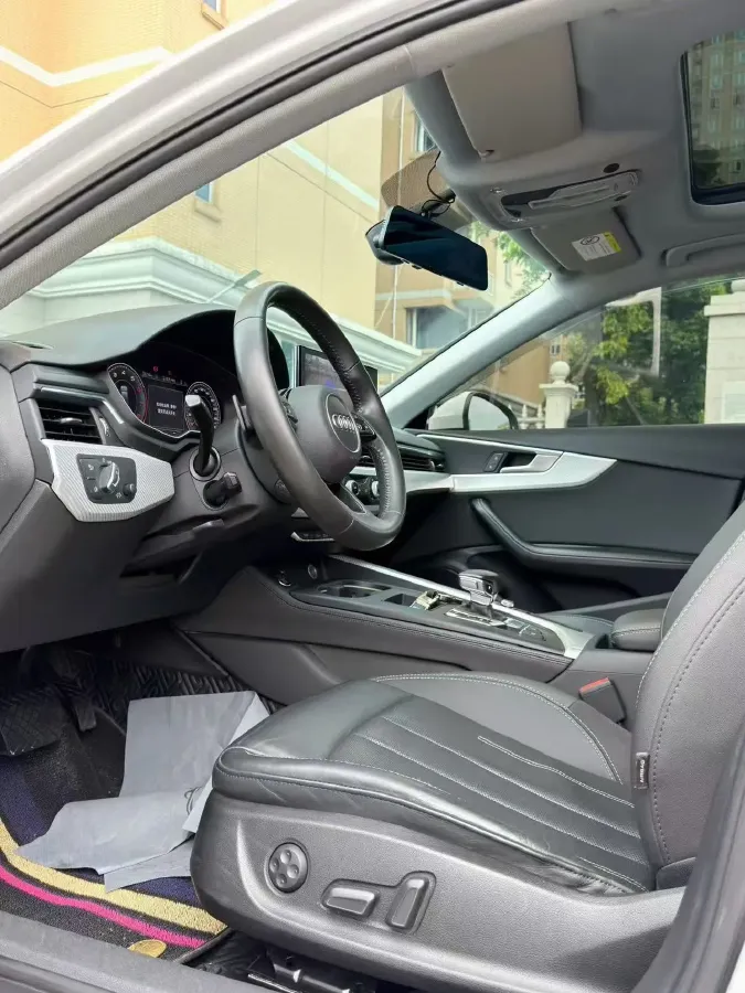 2020 Audi A4L 2.0T 190HP L4 7DCT,autocango,china used car exporter,china ev exporter,chinese used car exporter,chinese used ev exporter