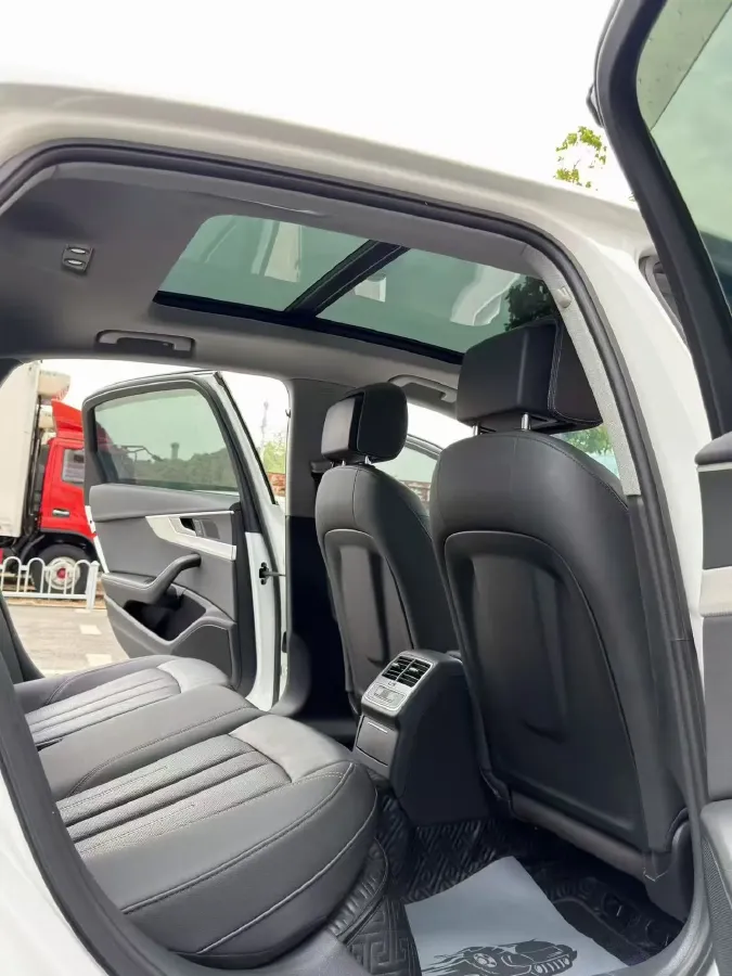 2020 Audi A4L 2.0T 190HP L4 7DCT,autocango,china used car exporter,china ev exporter,chinese used car exporter,chinese used ev exporter