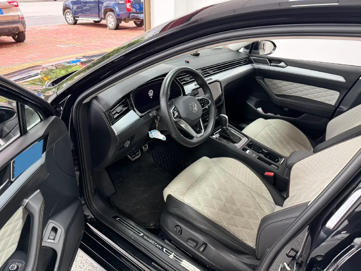 2023 Volkswagen Magotan 2.0T 186HP L4 7DCT,autocango,china used car exporter,china ev exporter,chinese used car exporter,chinese used ev exporter