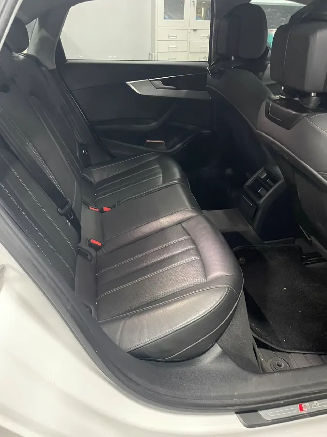 2020 Audi A4L 2.0T 190HP L4 7DCT,autocango,china used car exporter,china ev exporter,chinese used car exporter,chinese used ev exporter