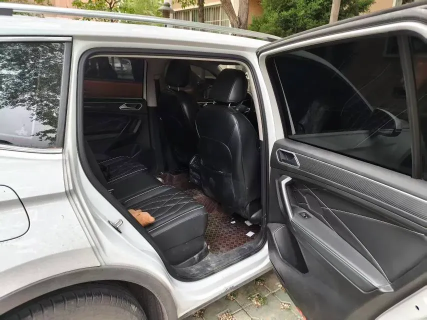 2024 Volkswagen Tiguan L 2.0T 186HP L4 7DCT,autocango,china used car exporter,china ev exporter,chinese used car exporter,chinese used ev exporter