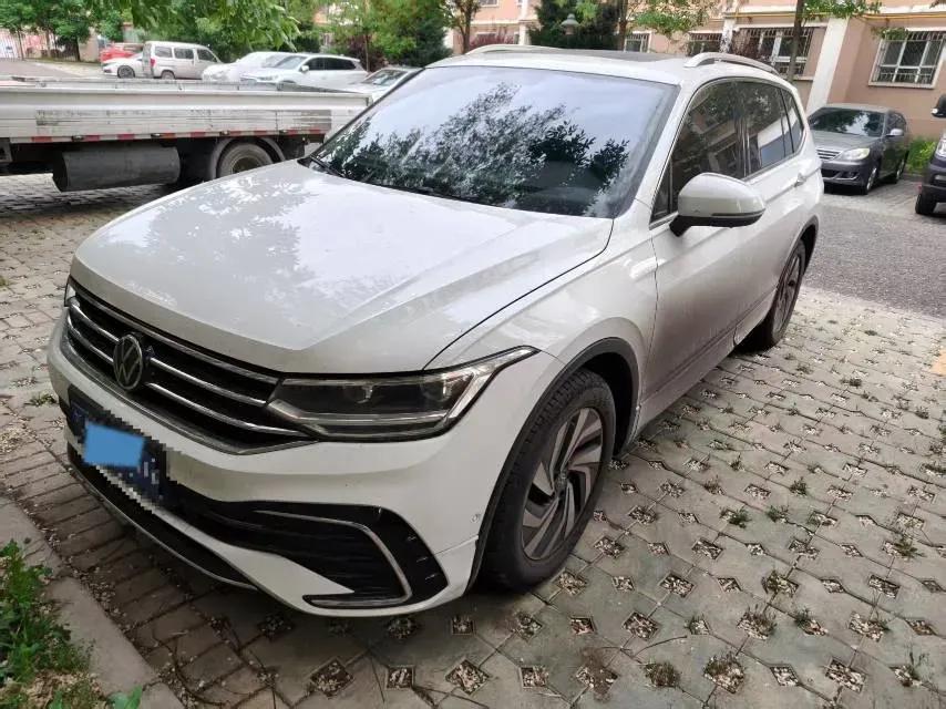 2024 Volkswagen Tiguan L 2.0T 186HP L4 7DCT,autocango,china used car exporter,china ev exporter,chinese used car exporter,chinese used ev exporter