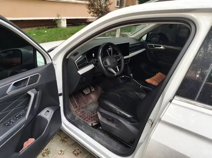 2024 Volkswagen Tiguan L 2.0T 186HP L4 7DCT,autocango,china used car exporter,china ev exporter,chinese used car exporter,chinese used ev exporter