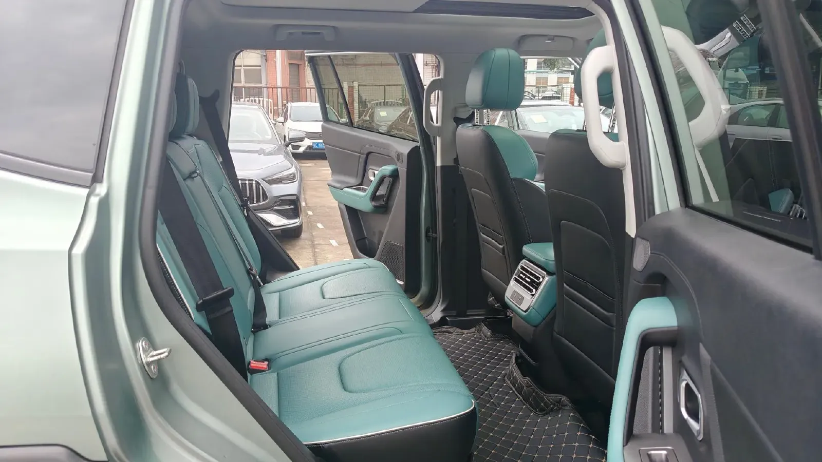 2025 Jetour Freeman 2.0T 254HP L4 8AT,autocango,china used car exporter,china ev exporter,chinese used car exporter,chinese used ev exporter