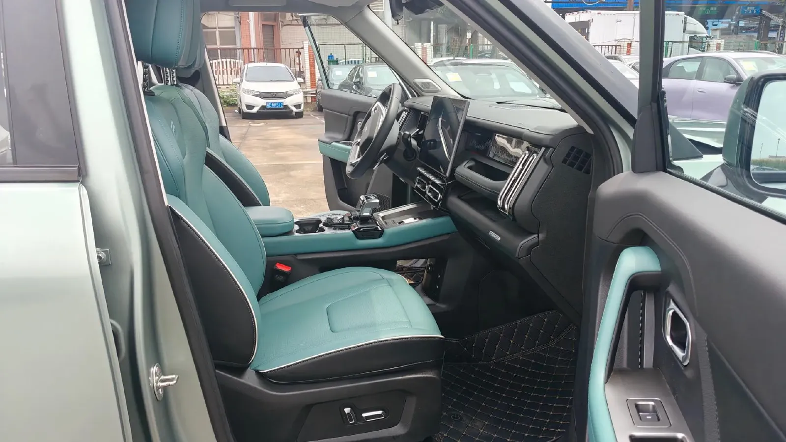 2025 Jetour Freeman 2.0T 254HP L4 8AT,autocango,china used car exporter,china ev exporter,chinese used car exporter,chinese used ev exporter