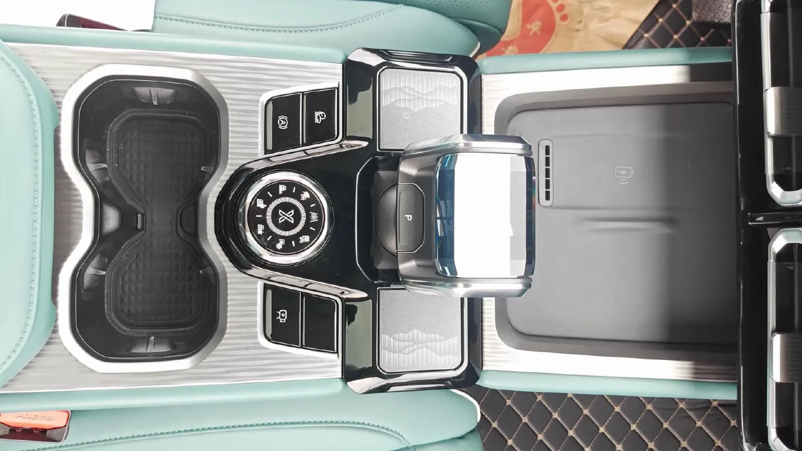 2025 Jetour Freeman 2.0T 254HP L4 8AT,autocango,china used car exporter,china ev exporter,chinese used car exporter,chinese used ev exporter