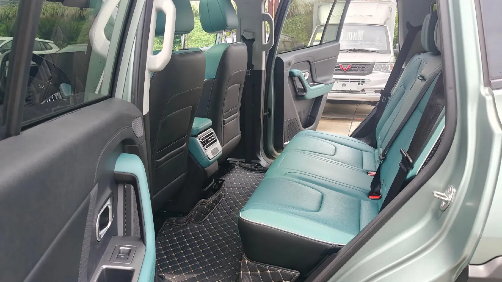 2025 Jetour Freeman 2.0T 254HP L4 8AT,autocango,china used car exporter,china ev exporter,chinese used car exporter,chinese used ev exporter