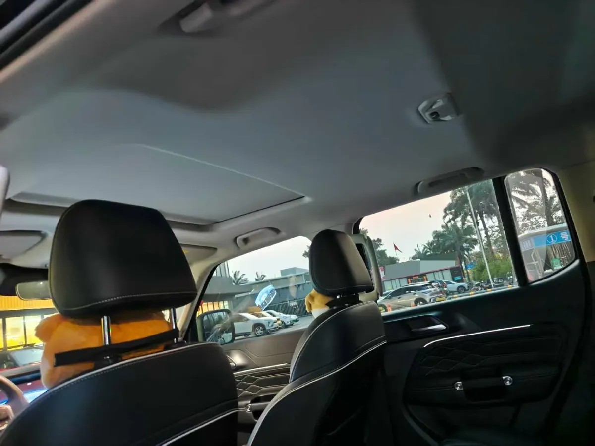 2021 Cyberspace 300 2.0T 227HP L4 8AT,autocango,china used car exporter,china ev exporter,chinese used car exporter,chinese used ev exporter