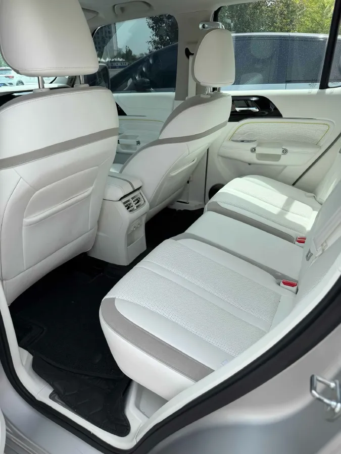 2021 Cyberspace 300 2.0T 227HP L4 8AT,autocango,china used car exporter,china ev exporter,chinese used car exporter,chinese used ev exporter