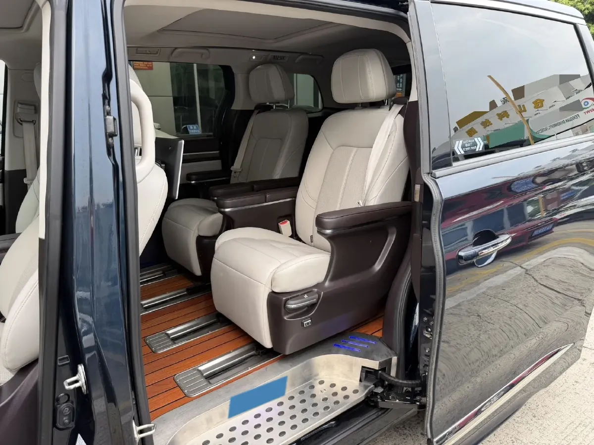 2021 GAC Trumpchi M8 2.0T 252HP L4 8AT,autocango,china used car exporter,china ev exporter,chinese used car exporter,chinese used ev exporter