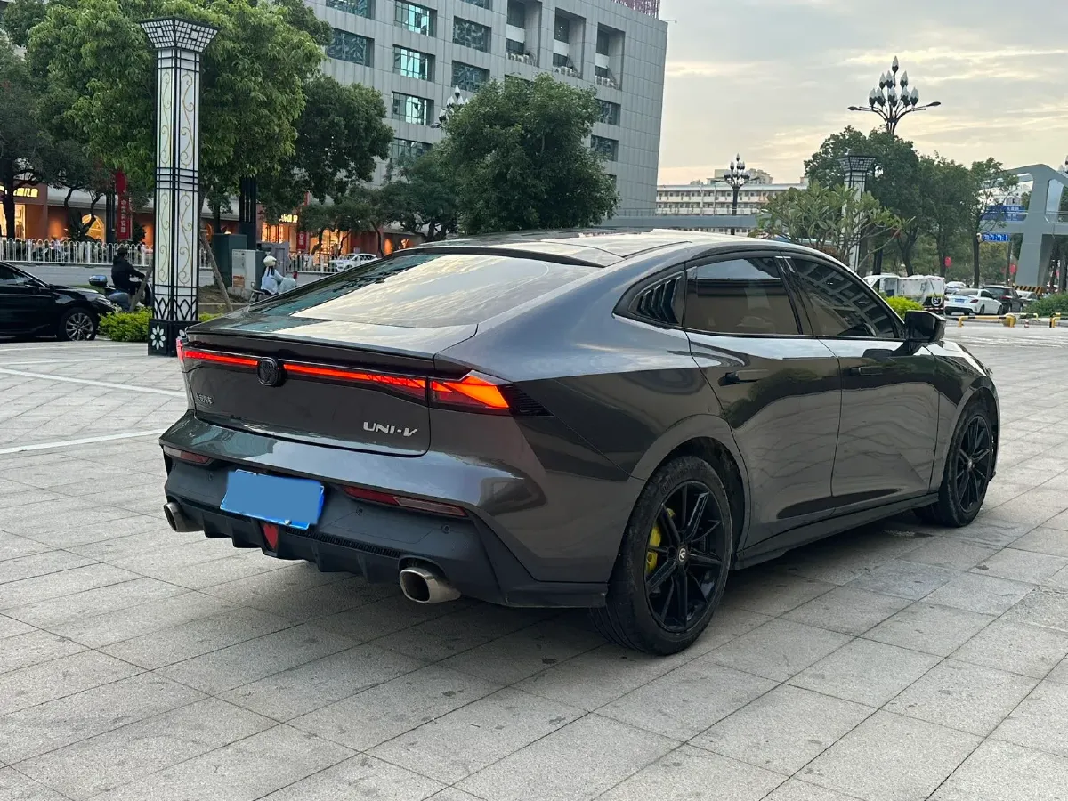 2022 ChangAn UNI-V 1.5T 188HP L4 7DCT,autocango,china used car exporter,china ev exporter,chinese used car exporter,chinese used ev exporter