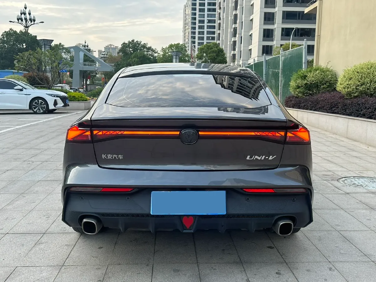 2022 ChangAn UNI-V 1.5T 188HP L4 7DCT,autocango,china used car exporter,china ev exporter,chinese used car exporter,chinese used ev exporter