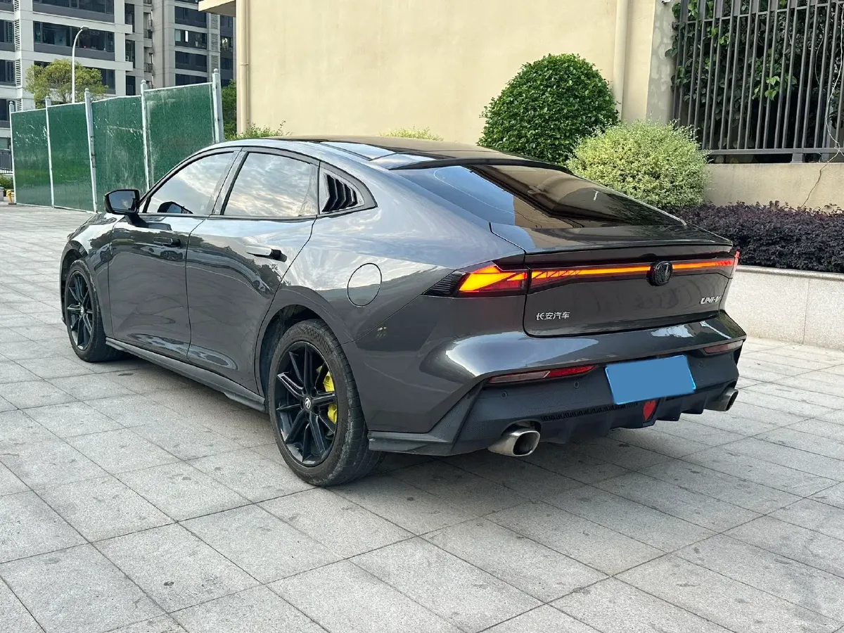 2022 ChangAn UNI-V 1.5T 188HP L4 7DCT,autocango,china used car exporter,china ev exporter,chinese used car exporter,chinese used ev exporter