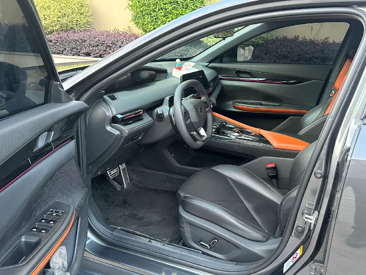 2022 ChangAn UNI-V 1.5T 188HP L4 7DCT,autocango,china used car exporter,china ev exporter,chinese used car exporter,chinese used ev exporter