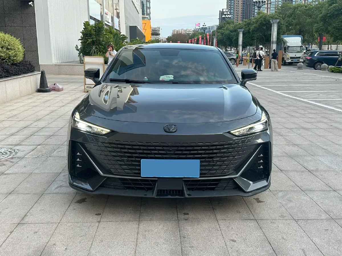 2022 ChangAn UNI-V 1.5T 188HP L4 7DCT,autocango,china used car exporter,china ev exporter,chinese used car exporter,chinese used ev exporter