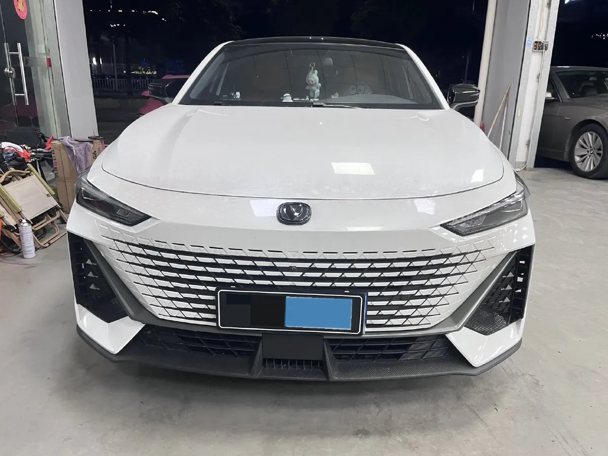 2022 ChangAn UNI-V 1.5T 188HP L4 7DCT,autocango,china used car exporter,china ev exporter,chinese used car exporter,chinese used ev exporter
