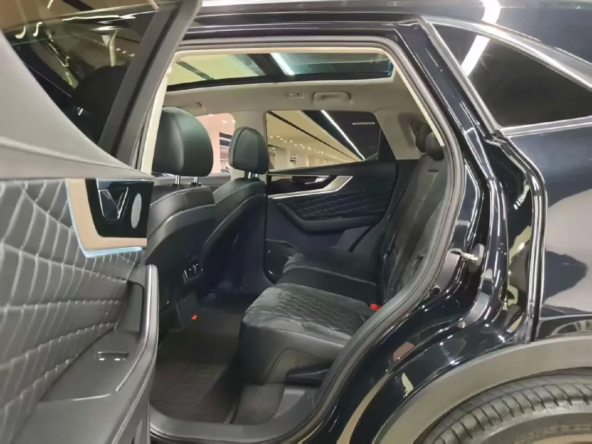 2022 HongQi HS5 2.0T 224HP L4 6AT,autocango,china used car exporter,china ev exporter,chinese used car exporter,chinese used ev exporter