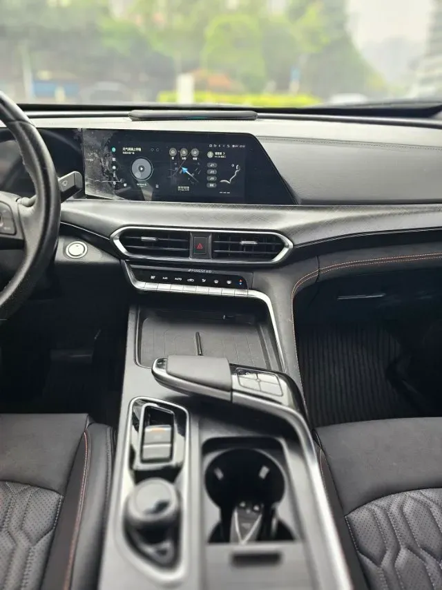 2022 ChangAn UNI-T 1.5T 188HP L4 7DCT,autocango,china used car exporter,china ev exporter,chinese used car exporter,chinese used ev exporter