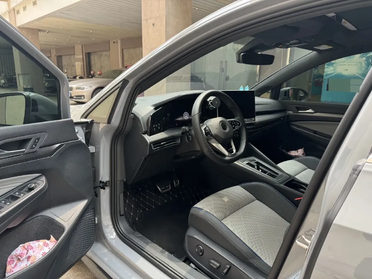 2025 Volkswagen Golf 1.5T 160HP L4 7DCT,autocango,china used car exporter,china ev exporter,chinese used car exporter,chinese used ev exporter