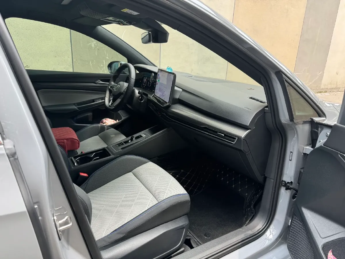 2025 Volkswagen Golf 1.5T 160HP L4 7DCT,autocango,china used car exporter,china ev exporter,chinese used car exporter,chinese used ev exporter