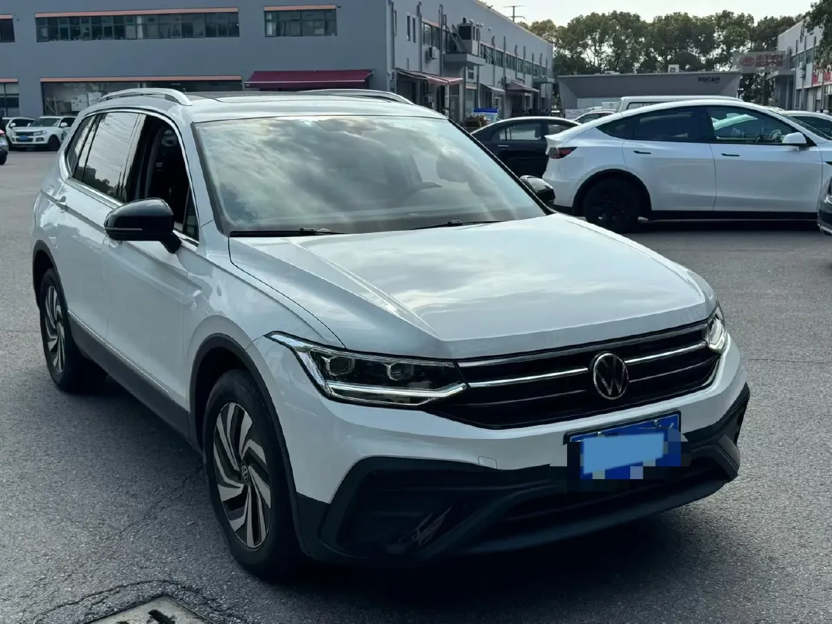2023 Volkswagen Tiguan L 1.5T 160HP L4 7DCT,autocango,china used car exporter,china ev exporter,chinese used car exporter,chinese used ev exporter