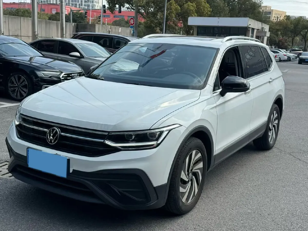 2023 Volkswagen Tiguan L 1.5T 160HP L4 7DCT,autocango,china used car exporter,china ev exporter,chinese used car exporter,chinese used ev exporter
