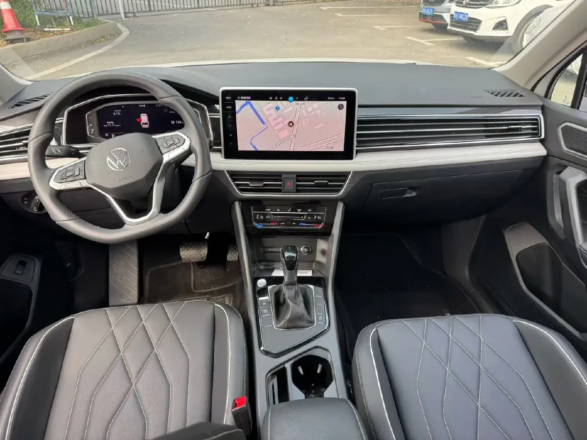 2023 Volkswagen Tiguan L 1.5T 160HP L4 7DCT,autocango,china used car exporter,china ev exporter,chinese used car exporter,chinese used ev exporter