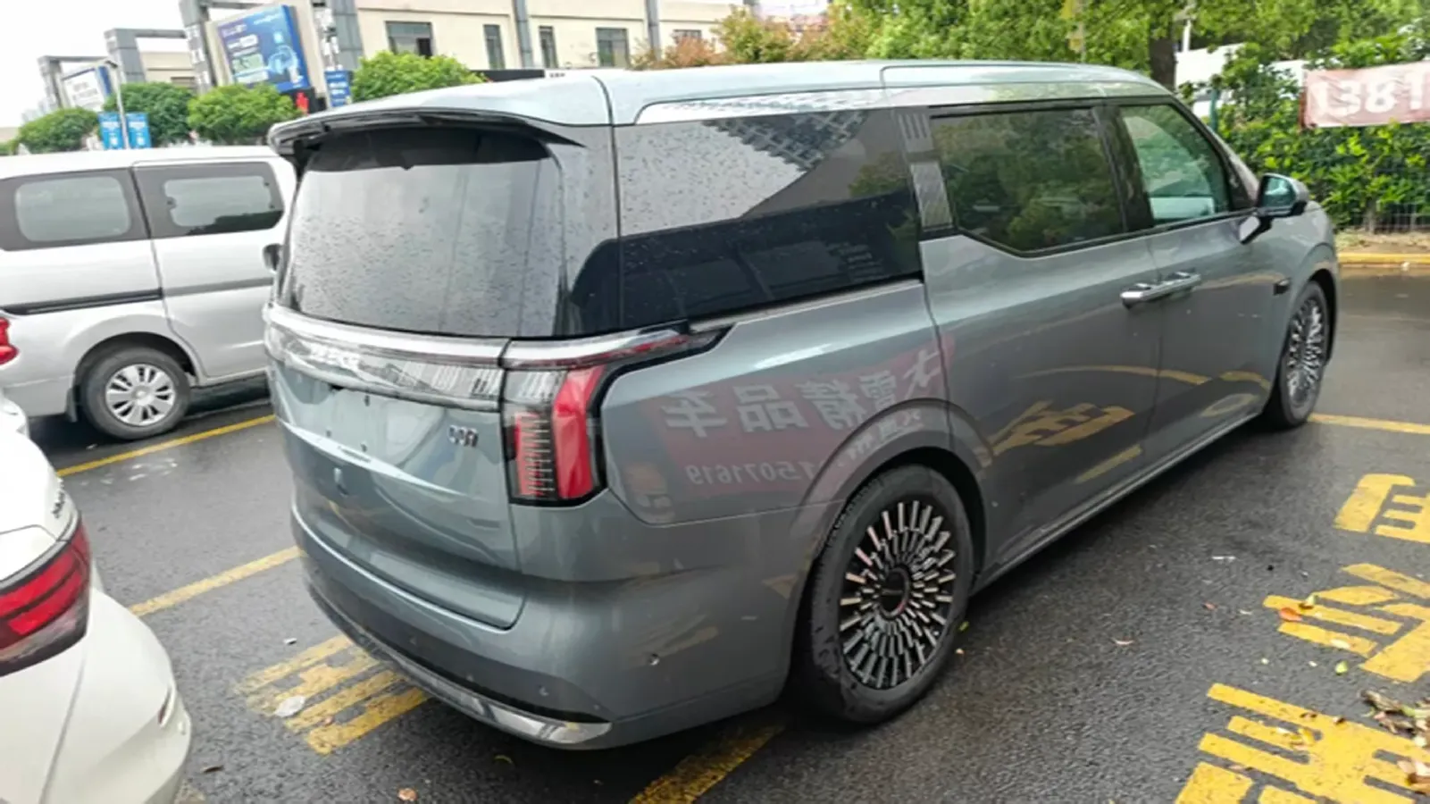 2024 Zeekr 009 BEV 108KWH,autocango,china used car exporter,china ev exporter,chinese used car exporter,chinese used ev exporter