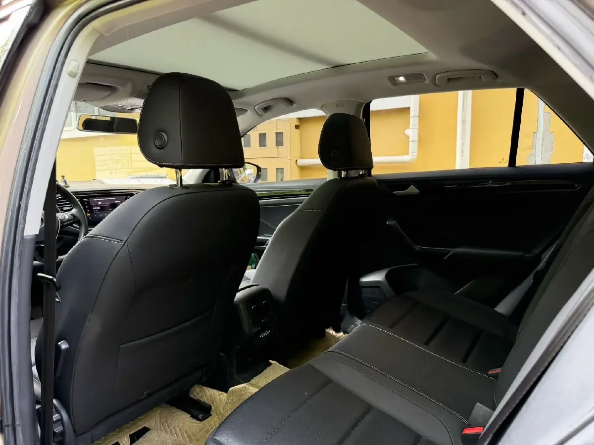 2021 Volkswagen T-Roc 1.4T 150HP L4 7DCT,autocango,china used car exporter,china ev exporter,chinese used car exporter,chinese used ev exporter