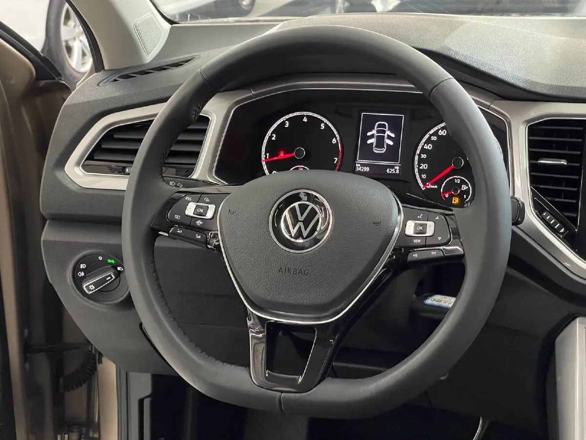 2021 Volkswagen T-Roc 1.4T 150HP L4 7DCT,autocango,china used car exporter,china ev exporter,chinese used car exporter,chinese used ev exporter