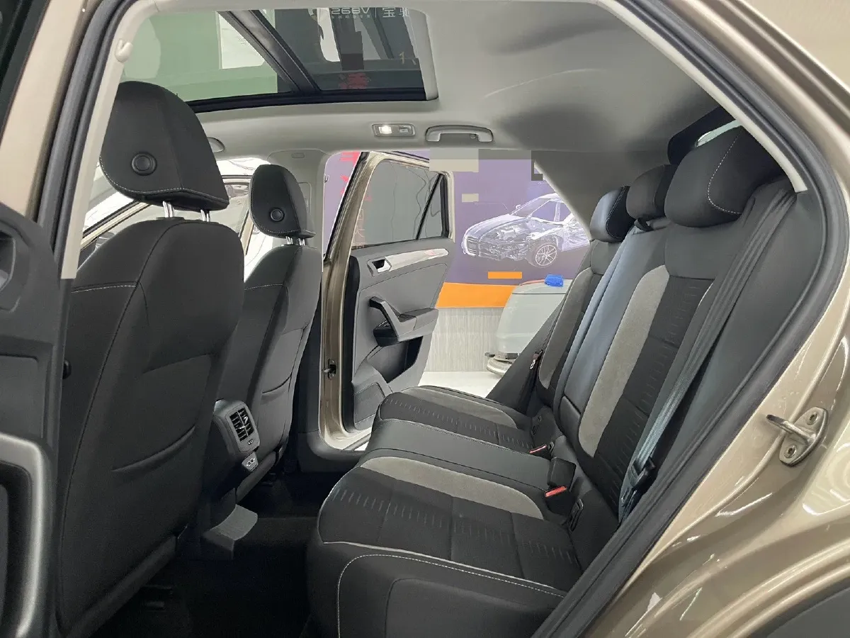 2021 Volkswagen T-Roc 1.4T 150HP L4 7DCT,autocango,china used car exporter,china ev exporter,chinese used car exporter,chinese used ev exporter