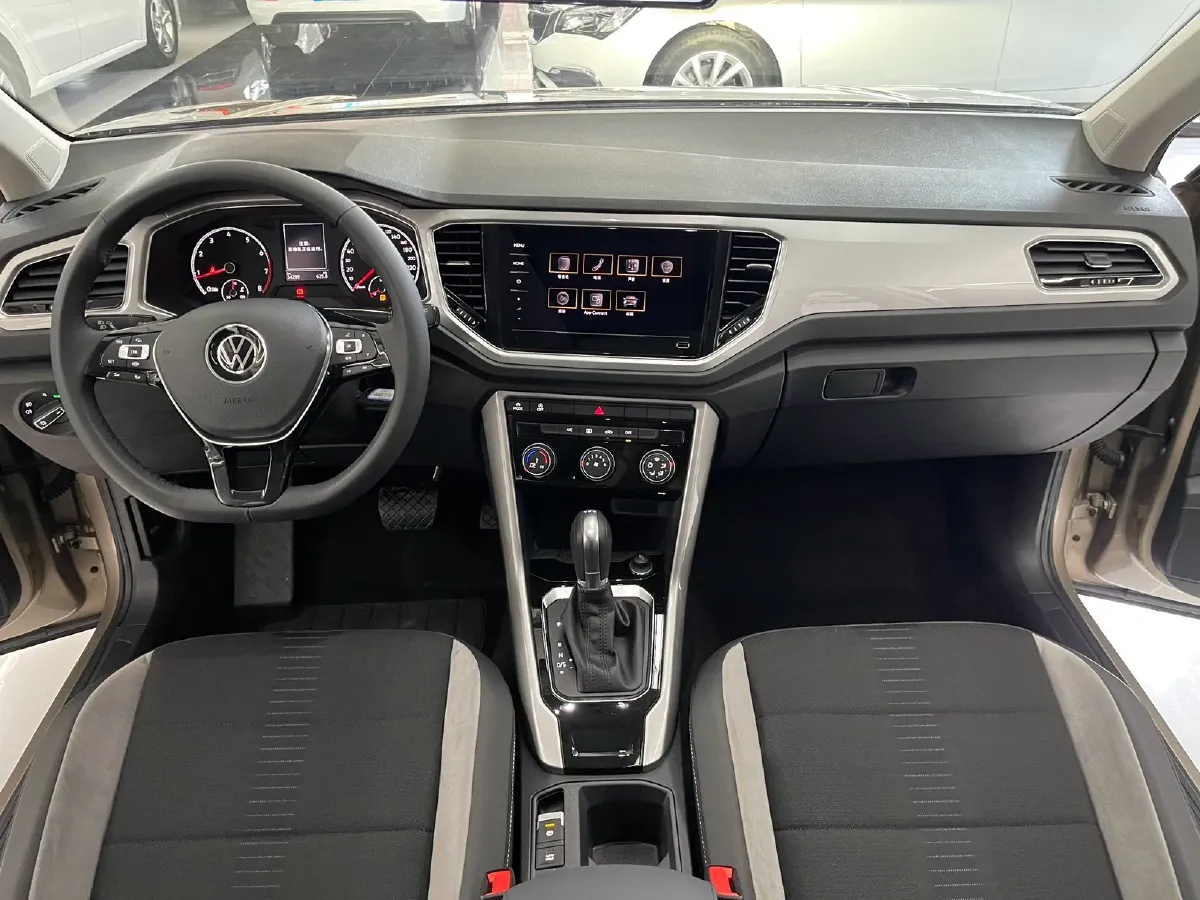 2021 Volkswagen T-Roc 1.4T 150HP L4 7DCT,autocango,china used car exporter,china ev exporter,chinese used car exporter,chinese used ev exporter