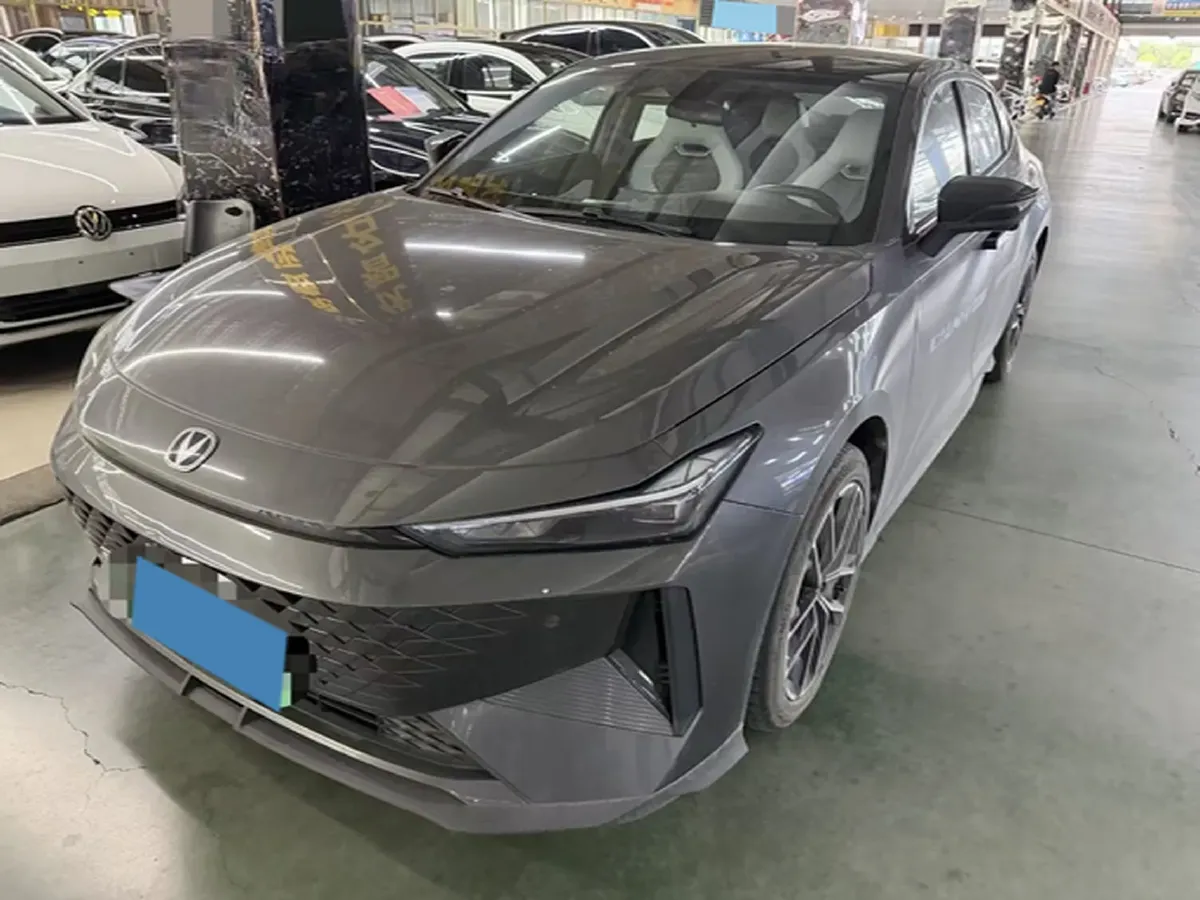 2024 ChangAn UNI-V iDD 1.5L 110HP L4 E-CVT PHEV 18.99KWH,autocango,china used car exporter,china ev exporter,chinese used car exporter,chinese used ev exporter