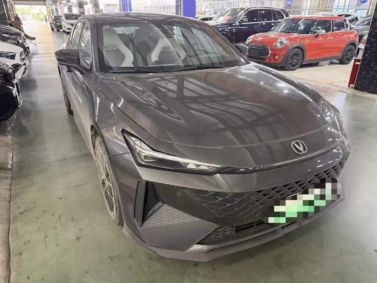 2024 ChangAn UNI-V iDD 1.5L 110HP L4 E-CVT PHEV 18.99KWH,autocango,china used car exporter,china ev exporter,chinese used car exporter,chinese used ev exporter