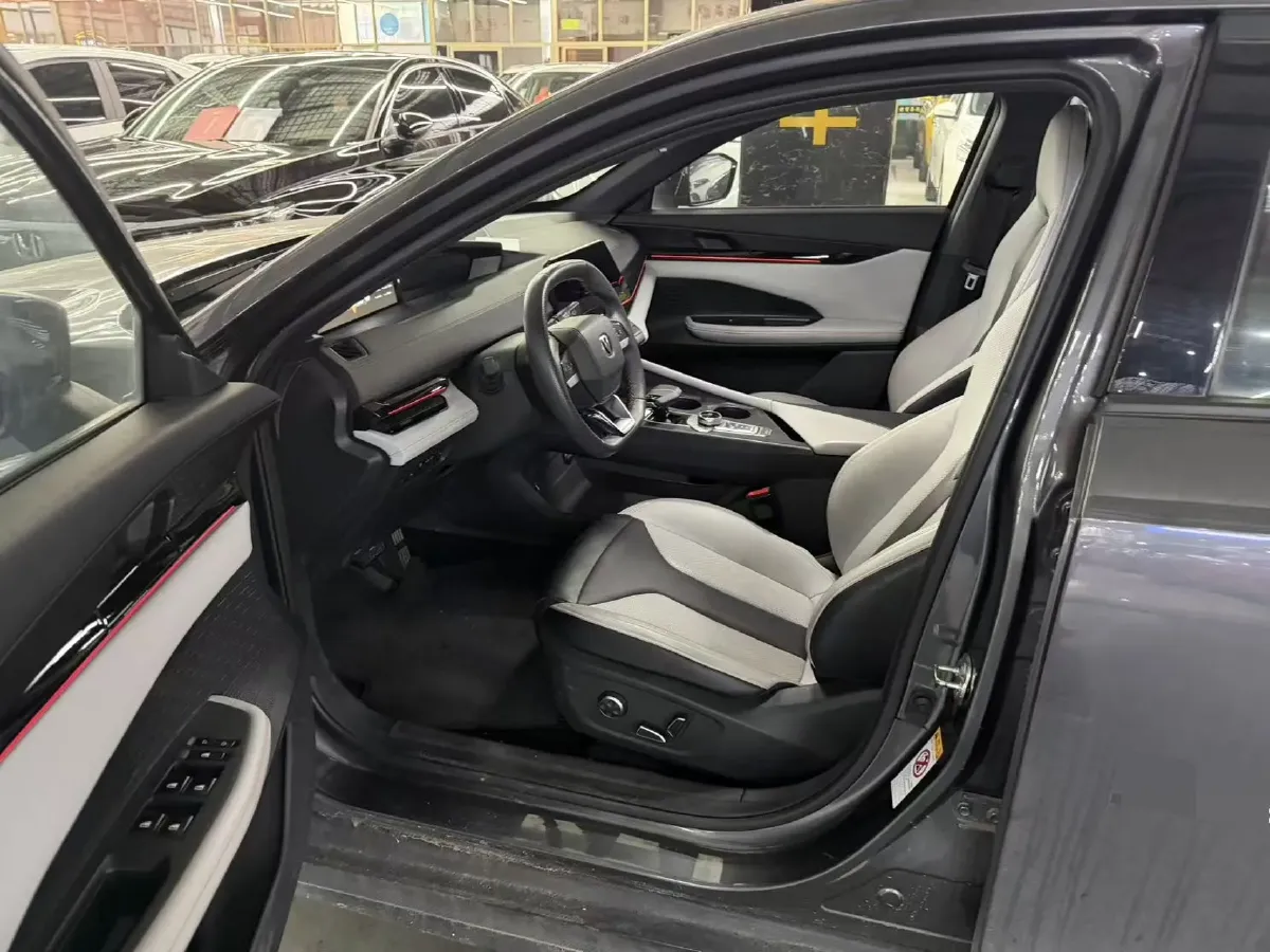 2024 ChangAn UNI-V iDD 1.5L 110HP L4 E-CVT PHEV 18.99KWH,autocango,china used car exporter,china ev exporter,chinese used car exporter,chinese used ev exporter