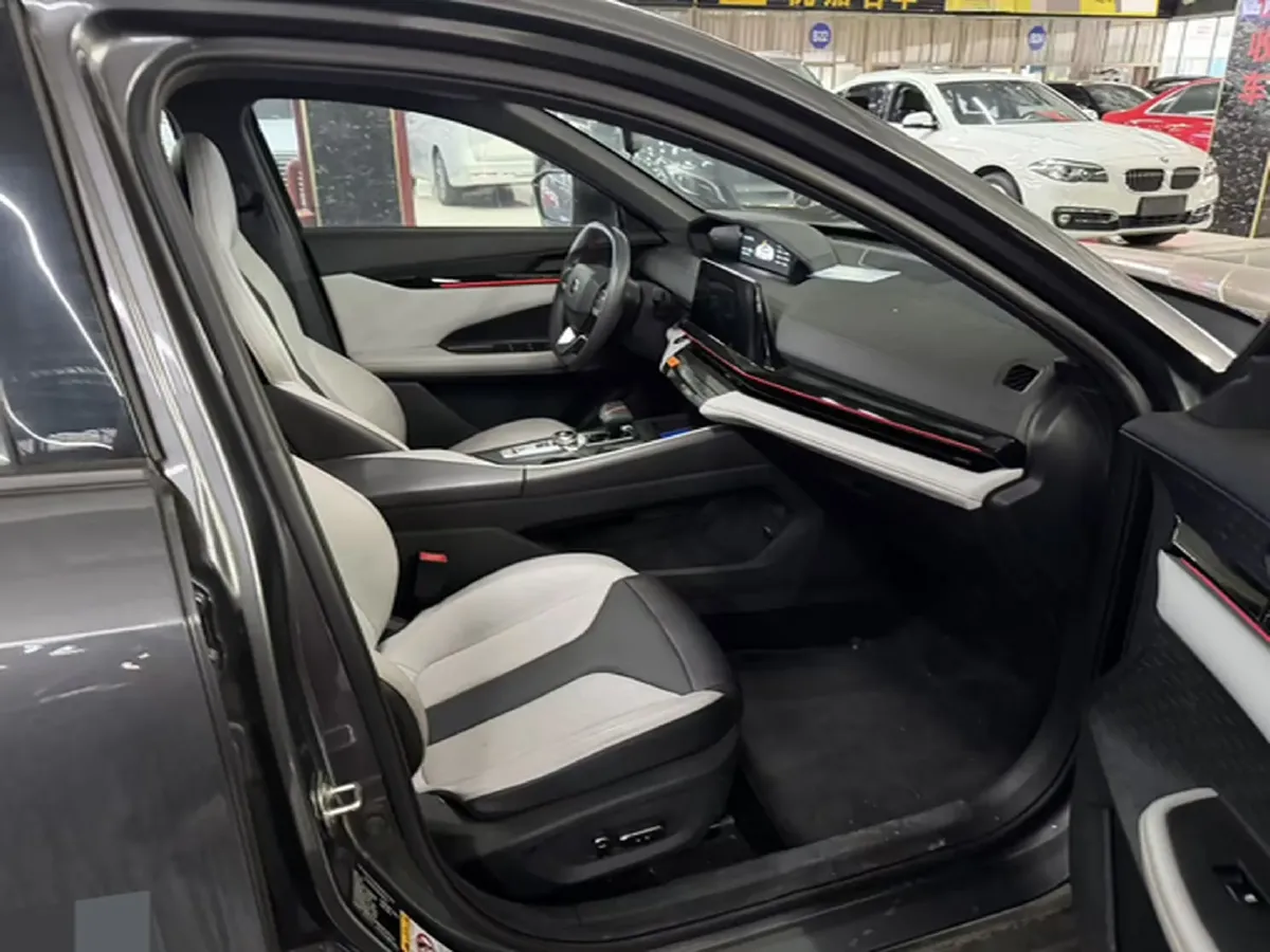 2024 ChangAn UNI-V iDD 1.5L 110HP L4 E-CVT PHEV 18.99KWH,autocango,china used car exporter,china ev exporter,chinese used car exporter,chinese used ev exporter