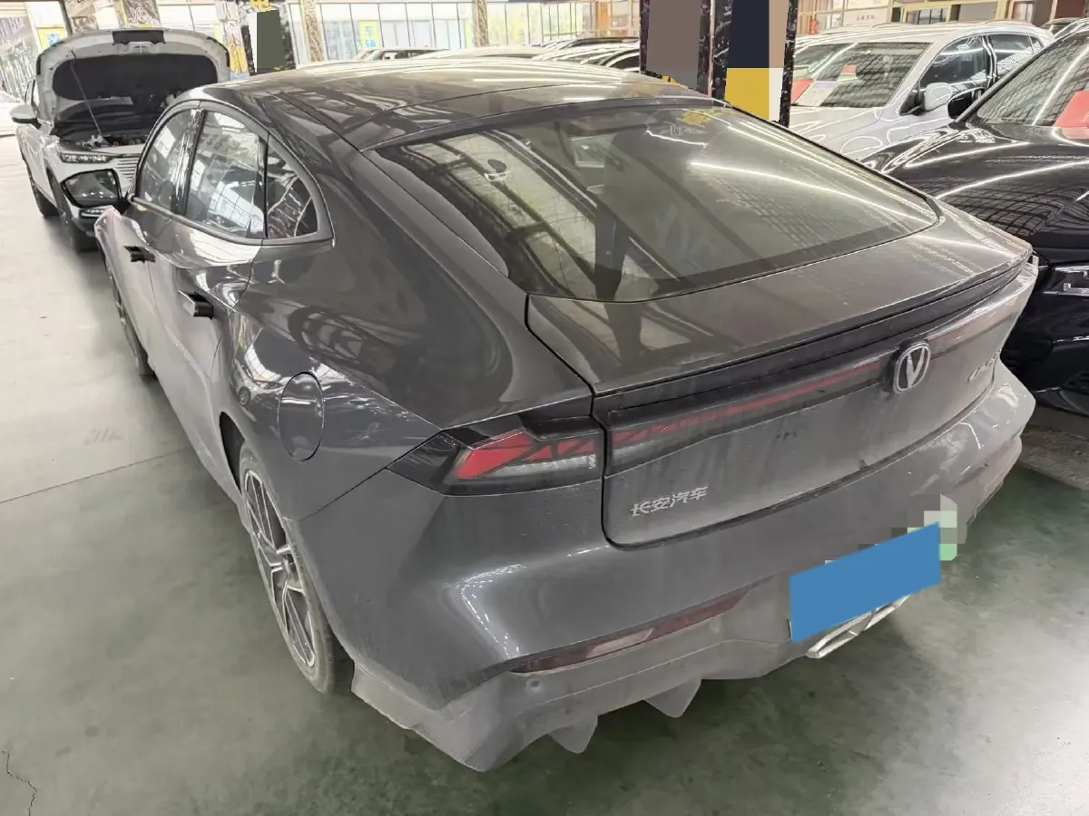 2024 ChangAn UNI-V iDD 1.5L 110HP L4 E-CVT PHEV 18.99KWH,autocango,china used car exporter,china ev exporter,chinese used car exporter,chinese used ev exporter