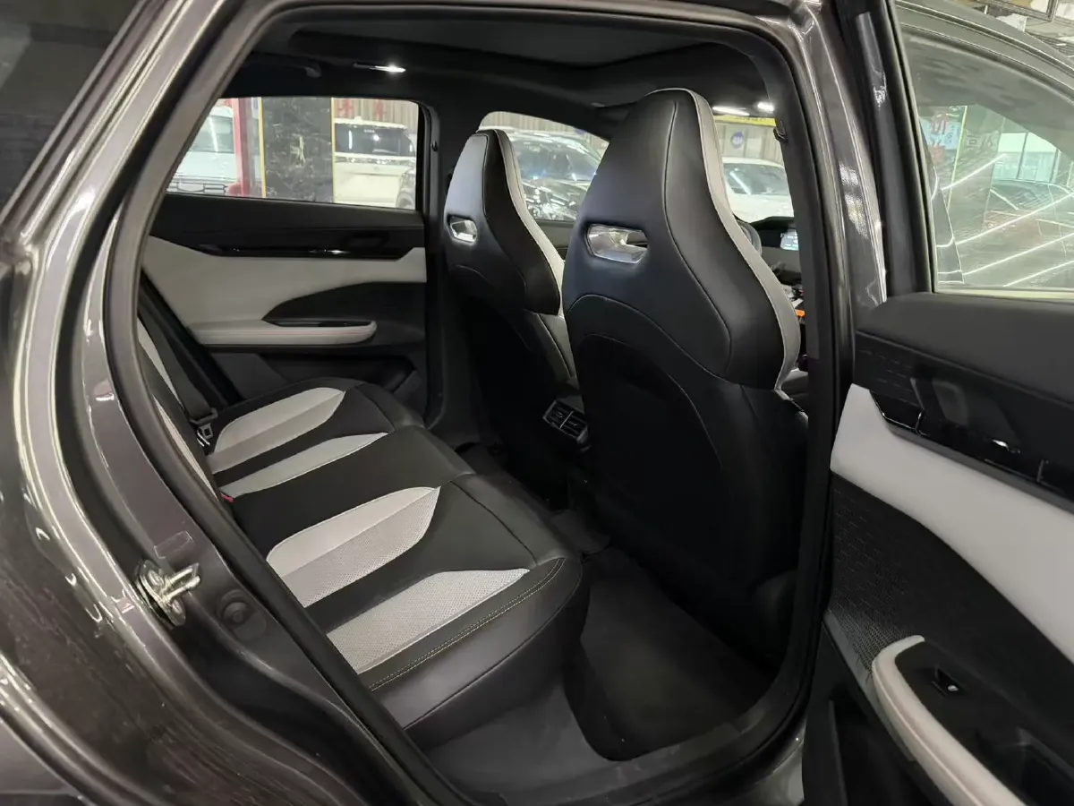 2024 ChangAn UNI-V iDD 1.5L 110HP L4 E-CVT PHEV 18.99KWH,autocango,china used car exporter,china ev exporter,chinese used car exporter,chinese used ev exporter