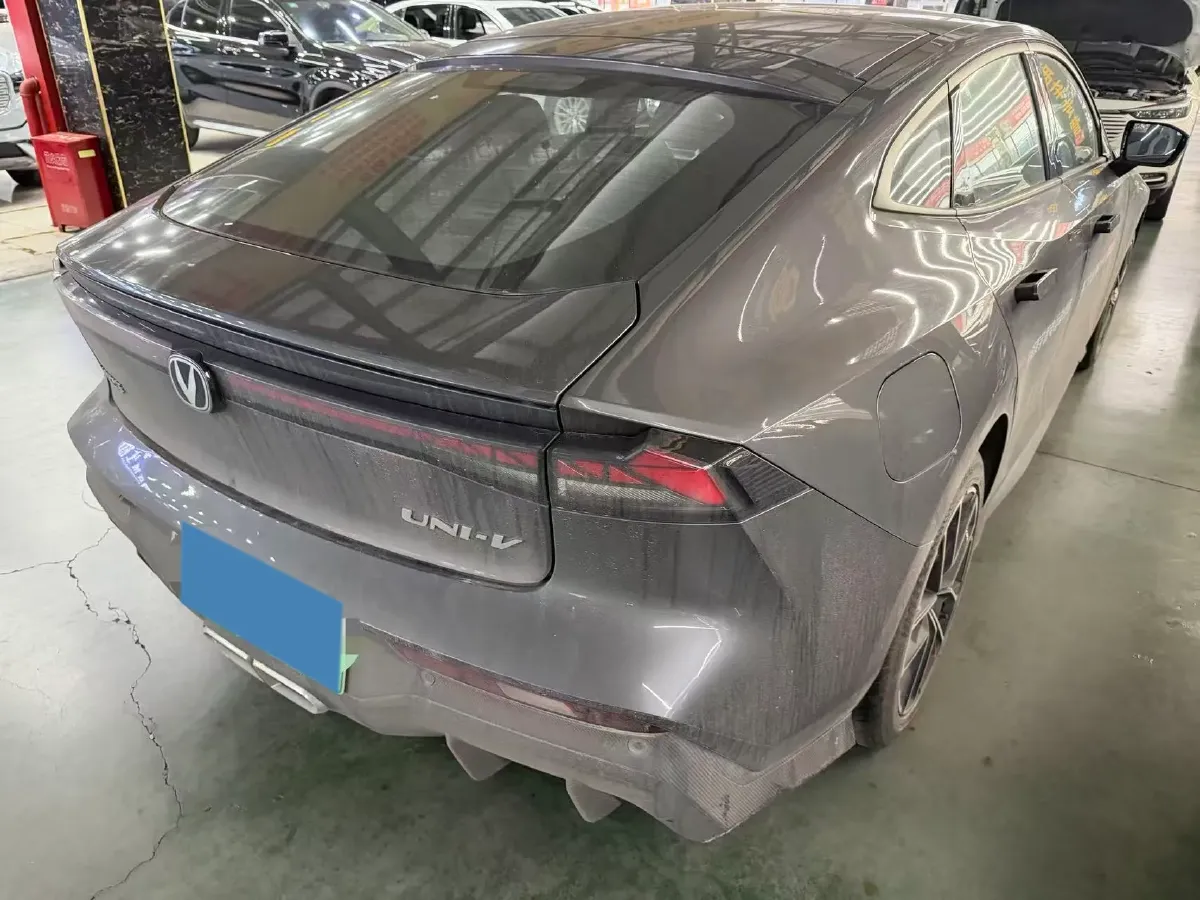 2024 ChangAn UNI-V iDD 1.5L 110HP L4 E-CVT PHEV 18.99KWH,autocango,china used car exporter,china ev exporter,chinese used car exporter,chinese used ev exporter