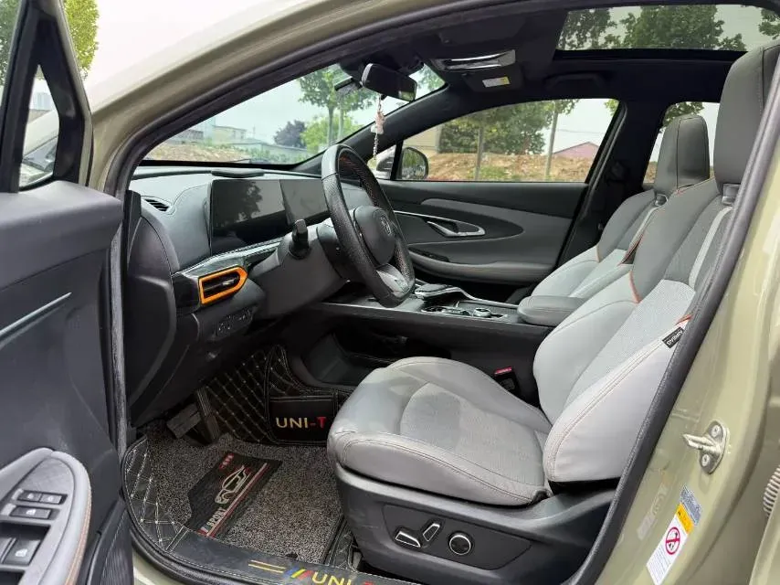 2022 ChangAn UNI-T 1.5T 188HP L4 7DCT,autocango,china used car exporter,china ev exporter,chinese used car exporter,chinese used ev exporter