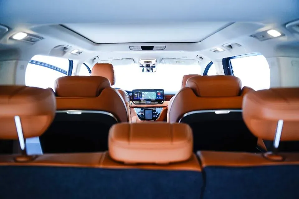 2023 HongQi HQ9 2.0T 252HP L4 8AT,autocango,china used car exporter,china ev exporter,chinese used car exporter,chinese used ev exporter