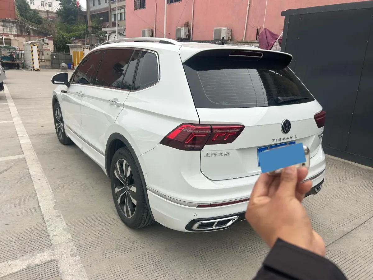 2023 Volkswagen Tiguan L 2.0T 186HP L4 7DCT,autocango,china used car exporter,china ev exporter,chinese used car exporter,chinese used ev exporter