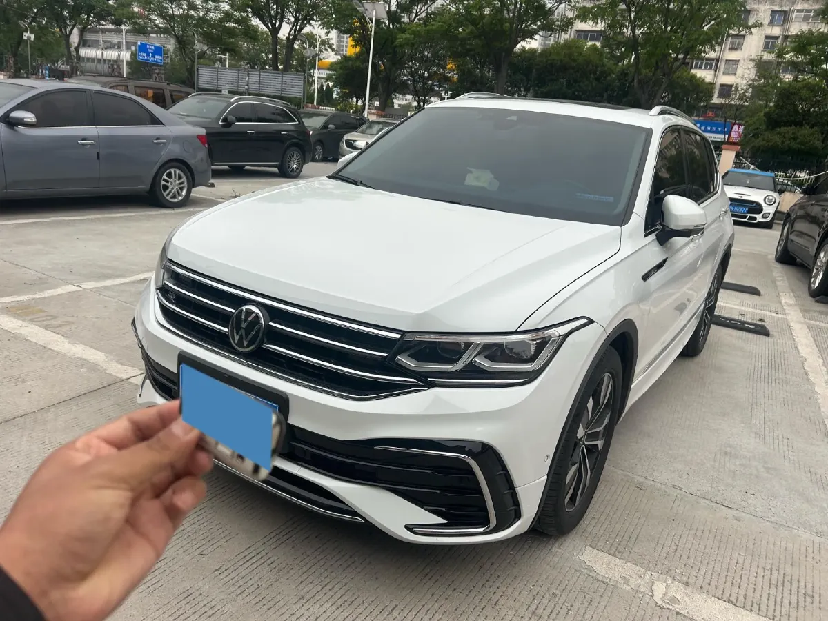 2023 Volkswagen Tiguan L 2.0T 186HP L4 7DCT,autocango,china used car exporter,china ev exporter,chinese used car exporter,chinese used ev exporter