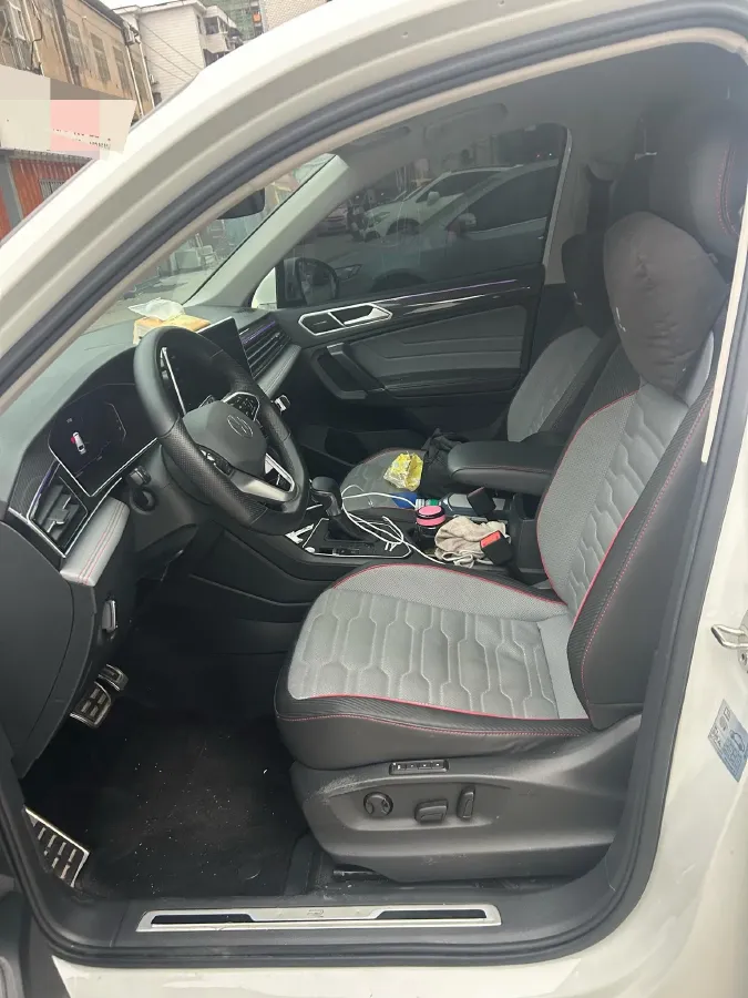 2023 Volkswagen Tiguan L 2.0T 186HP L4 7DCT,autocango,china used car exporter,china ev exporter,chinese used car exporter,chinese used ev exporter