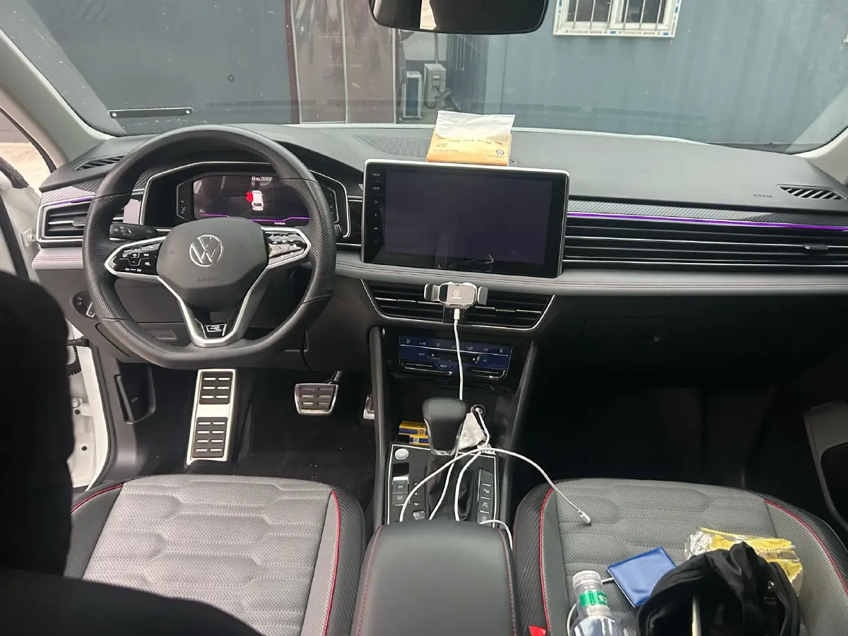 2023 Volkswagen Tiguan L 2.0T 186HP L4 7DCT,autocango,china used car exporter,china ev exporter,chinese used car exporter,chinese used ev exporter