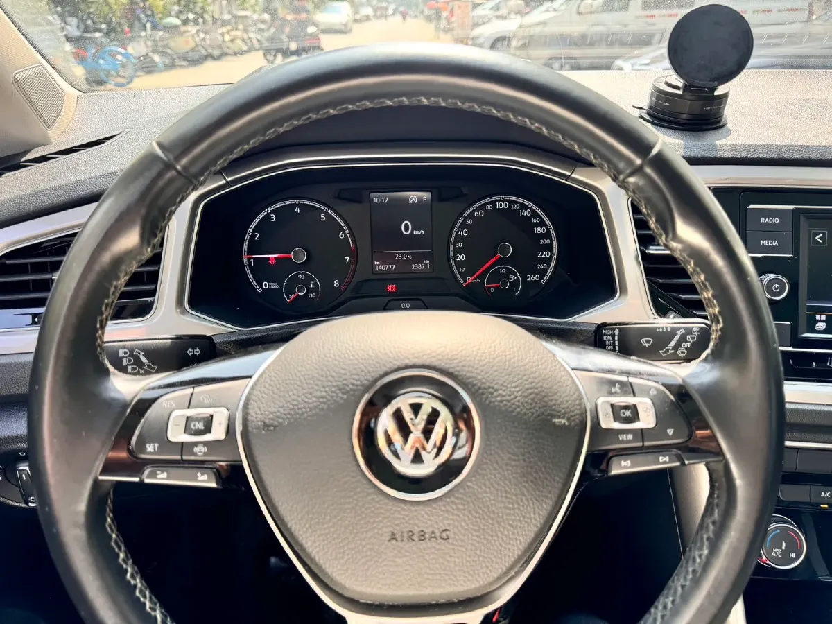 2019 Volkswagen T-Roc 1.4T 131HP L4 7DCT,autocango,china used car exporter,china ev exporter,chinese used car exporter,chinese used ev exporter