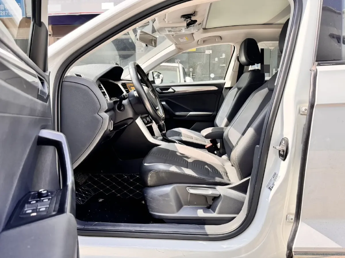 2019 Volkswagen T-Roc 1.4T 131HP L4 7DCT,autocango,china used car exporter,china ev exporter,chinese used car exporter,chinese used ev exporter